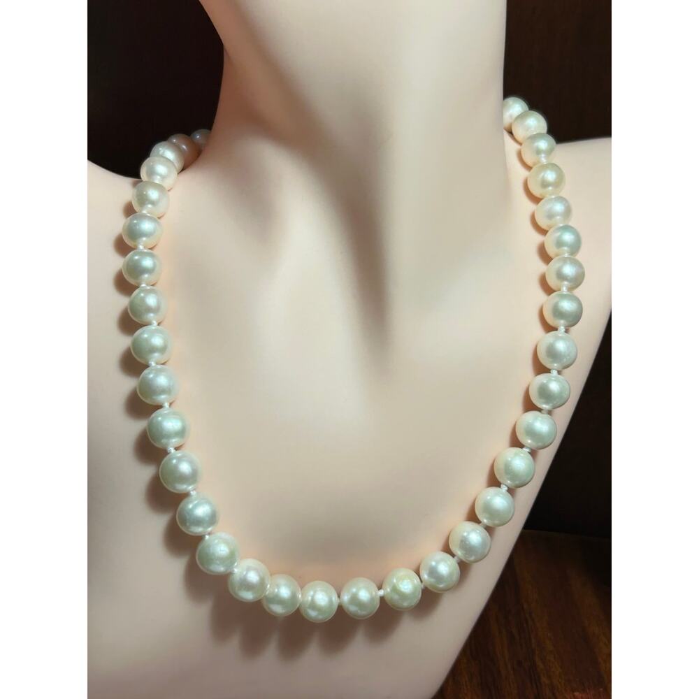 14k yellow gold clasp 10mm large freshwater white pearls hand knotted necklace